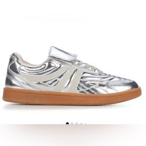 Steve Madden Madrid Silver women’s size 8.5-NWT